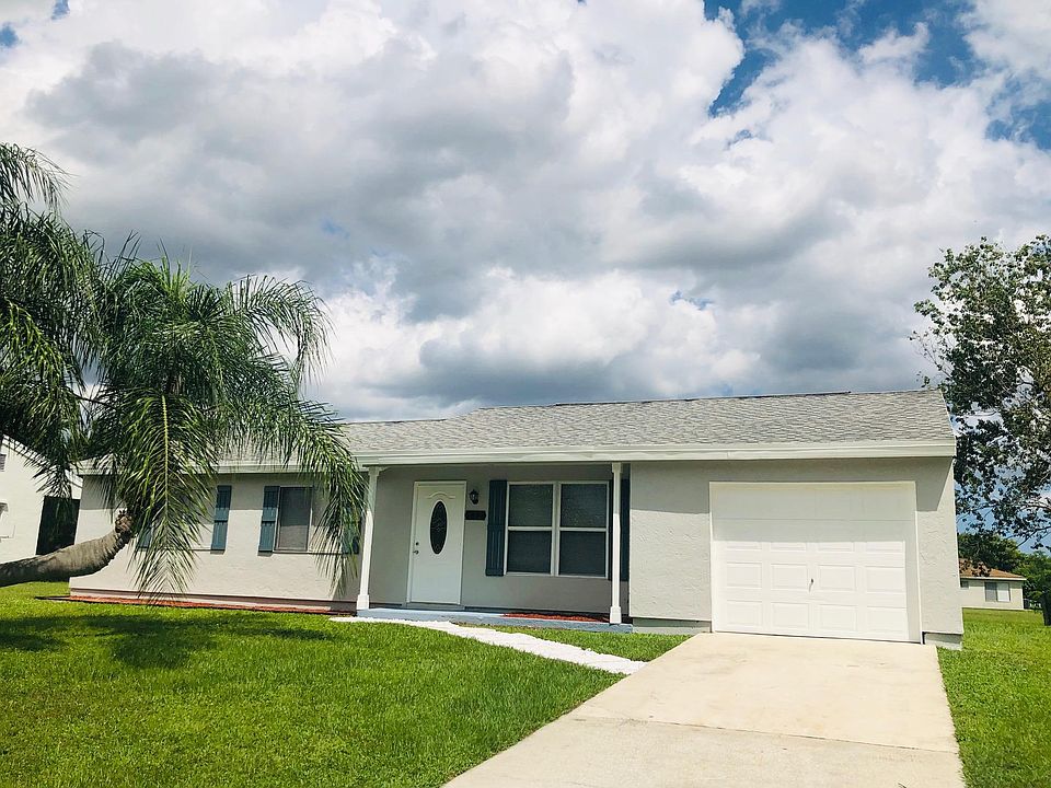 Home For Sale In Port Saint Lucie