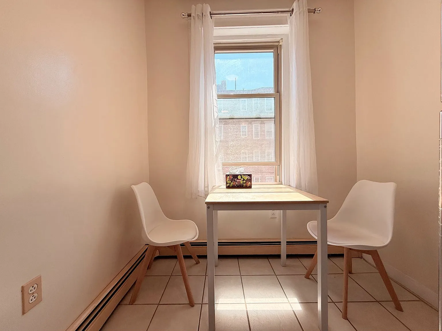2 bed, $2,400 — Photo 4