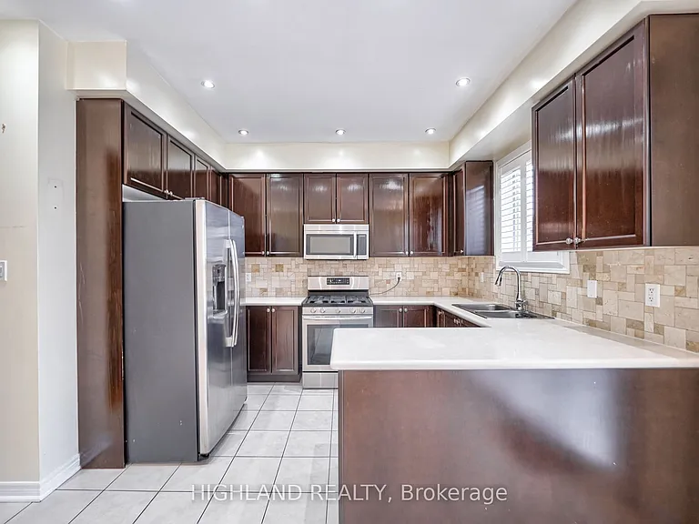 515 Coach Dr — Photo 9