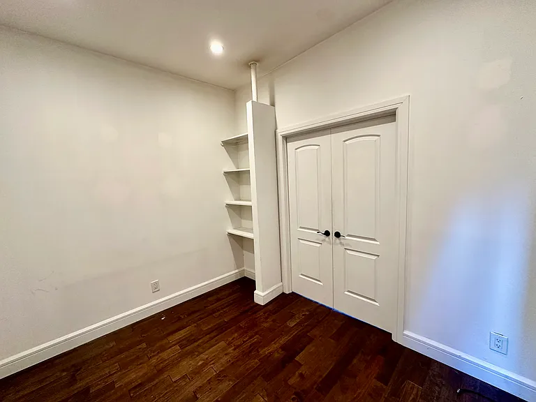 226 W 4th St #5 — Photo 12