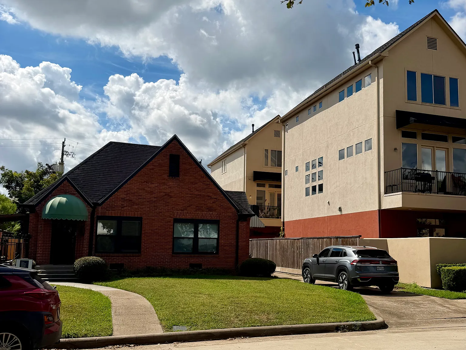 2 bed, 1100 sqft, $1,995 — Photo 2