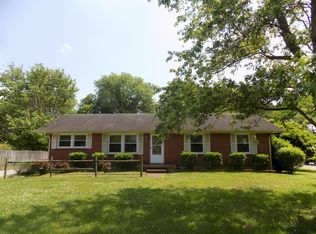 1178 Peninsula Dr, Gallatin, TN 37066