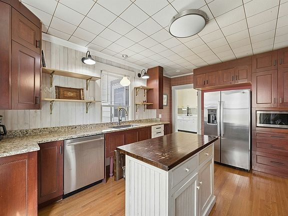 3rd image of 216 Walnut St