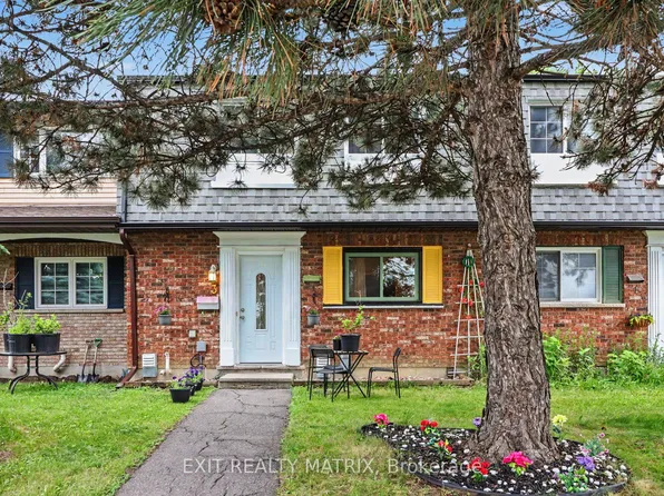 1661 Heron Rd #3, Ottawa, ON K1V 6A3