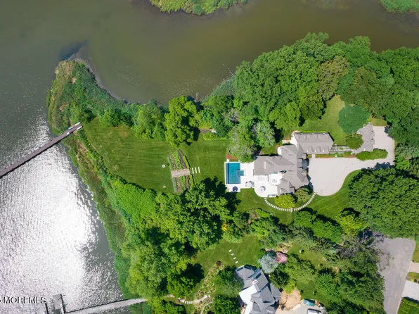 51 Blossom Cove Road, Red Bank, NJ 07701