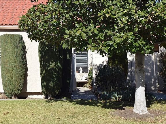 3rd image of 26352 Rainbow Glen Dr