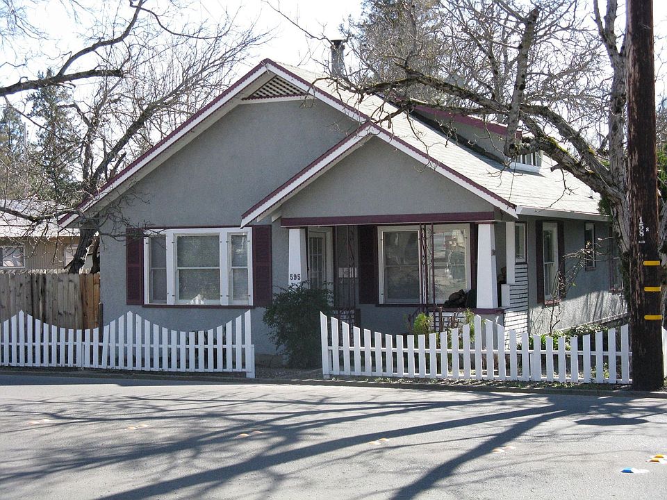 Cute home in town!