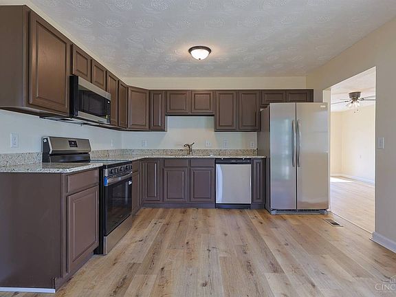 3rd image of 708 E Main St