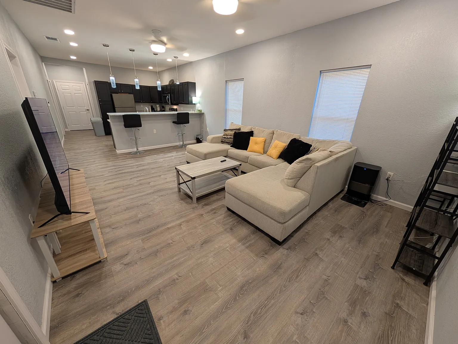 118 Canadian St — Photo 2