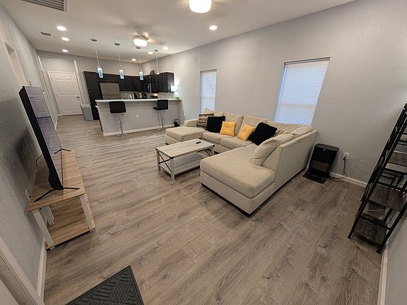 2nd image of 118 Canadian St