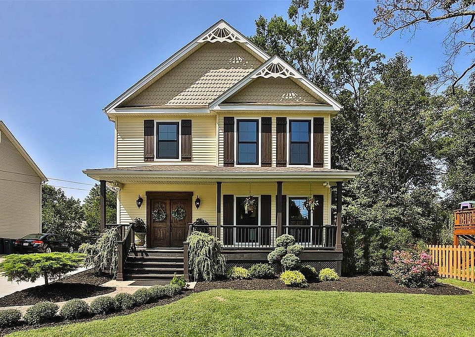 1st image of 1017 Forest Ave