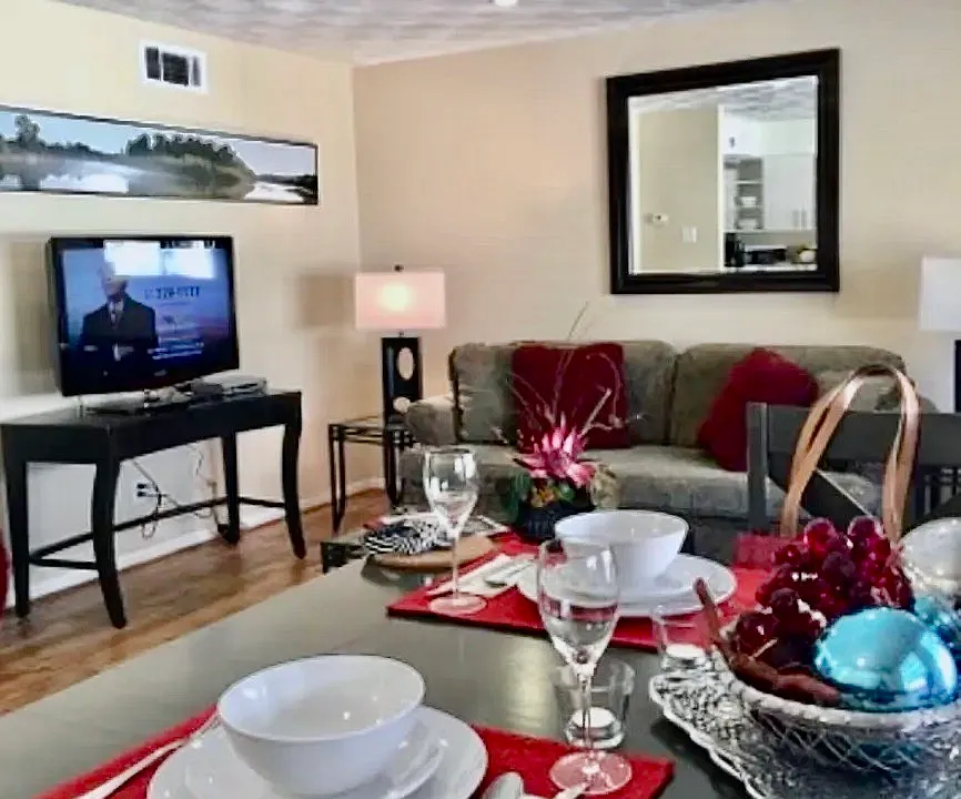 1 bed, 850 sqft, $1,700 — Photo 1