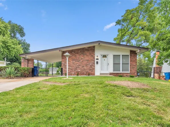1075 Saint Anthony Ln, Florissant, MO 63033