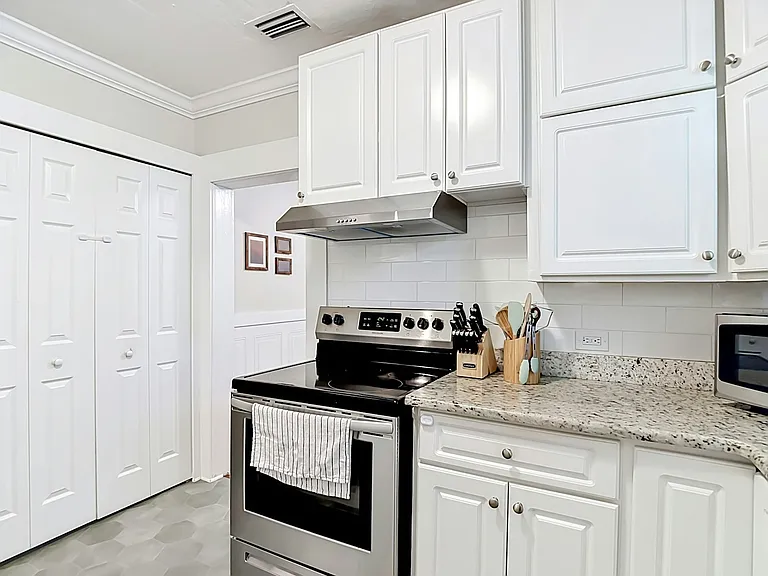 115 E Lambright St — Photo 29