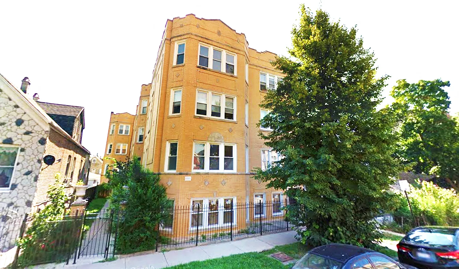 911 N. Francisco Ave. — Photo 2