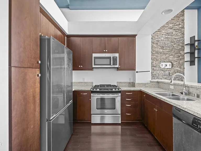 1901 Victoria Ave #201 — Photo 6