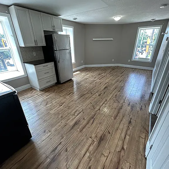 470 King St W #1 — Photo 3