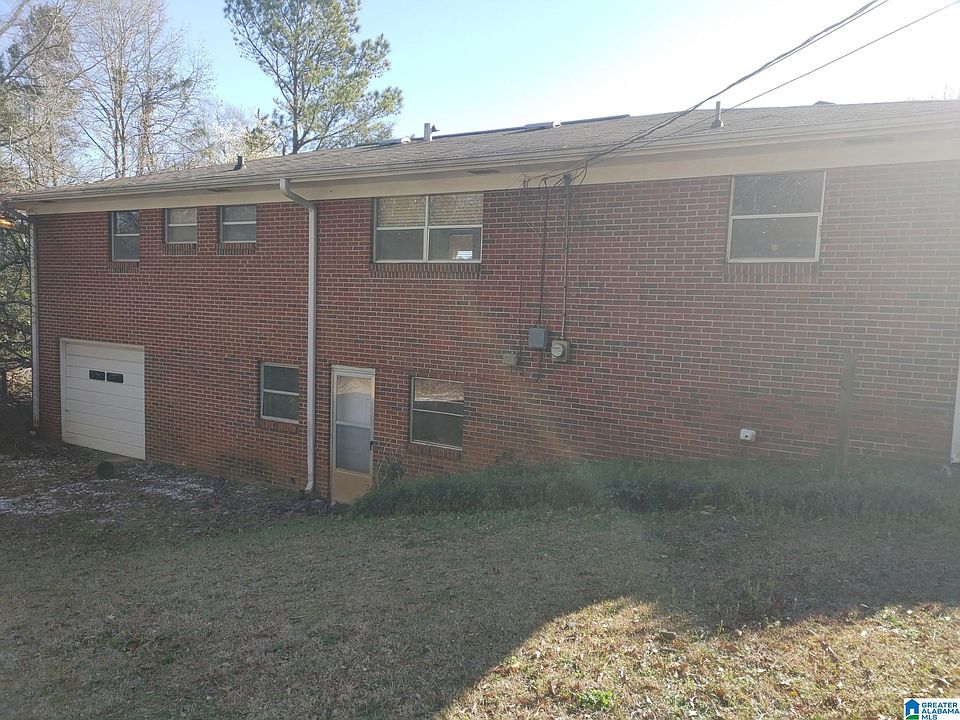 2nd image of 903 Lombard Ave