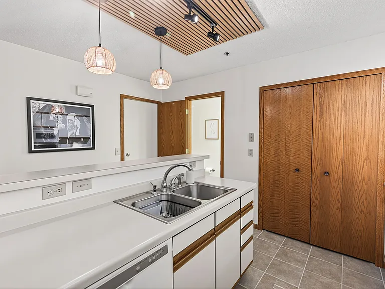 2597 Bedford Ct — Photo 15