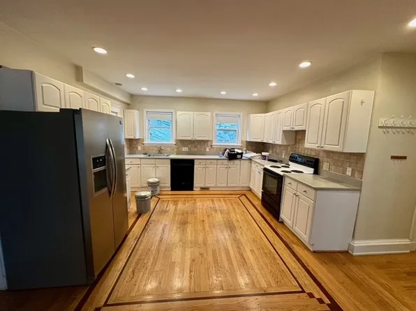 555 Heath St #1, Brookline, MA 02467