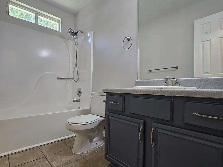 1504 Cain Ct N — Photo 16