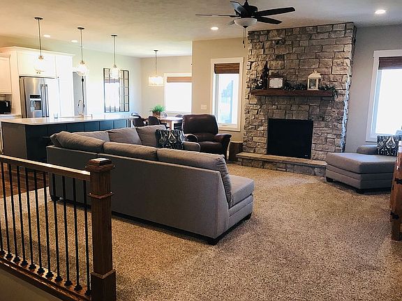 3rd image of 298 Briarwood Ln