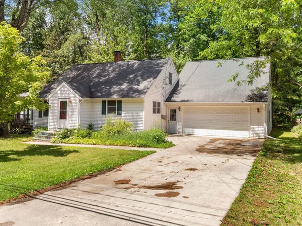 W8306 Cloverleaf Lake Rd, Clintonville, WI 54929