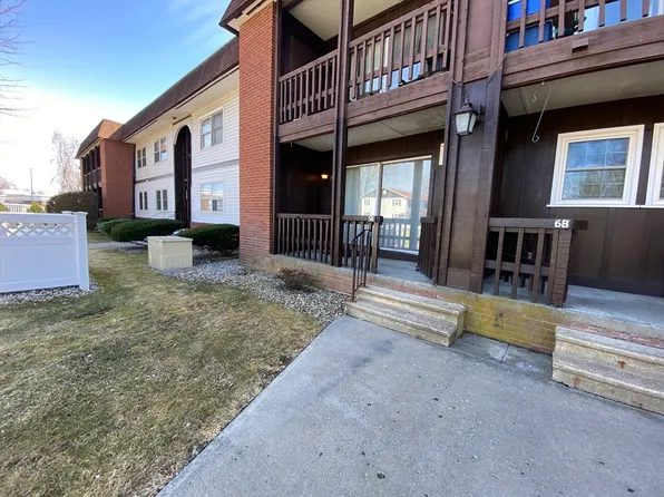 25 Keegan Ln APT 5B, Greenfield, MA 01301