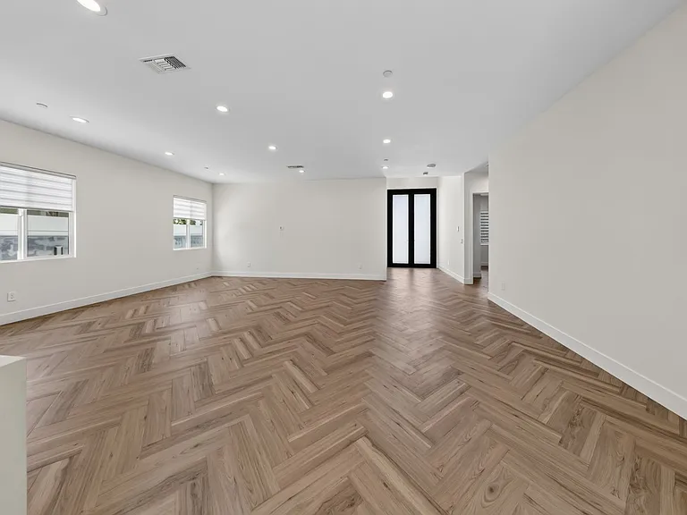 8018 Shadyglade Ave — Photo 30