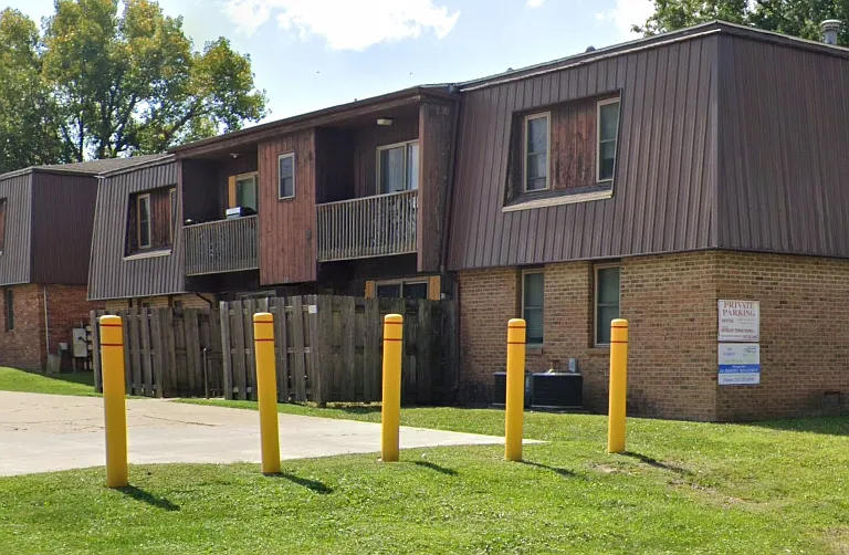 101 Surrey Ct #8 — Photo 10