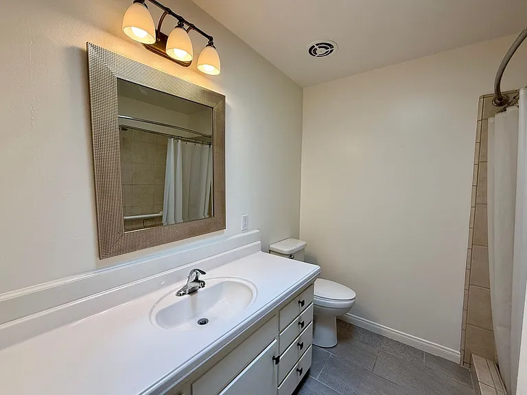 3800 Stockdale Hwy #7 — Photo 7