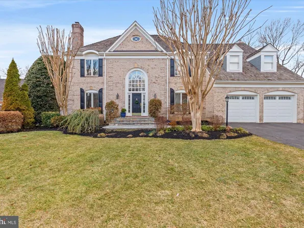 8812 Surrey Ct, Alexandria, VA 22309