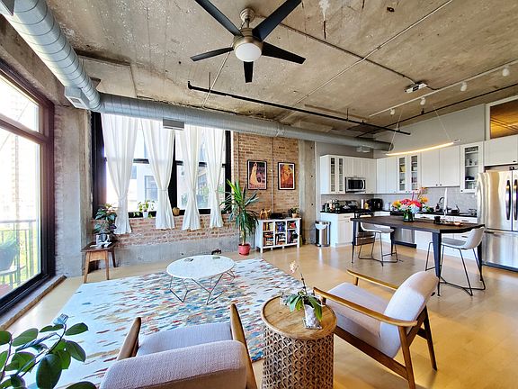 3rd image of 1516 S Wabash Ave #606