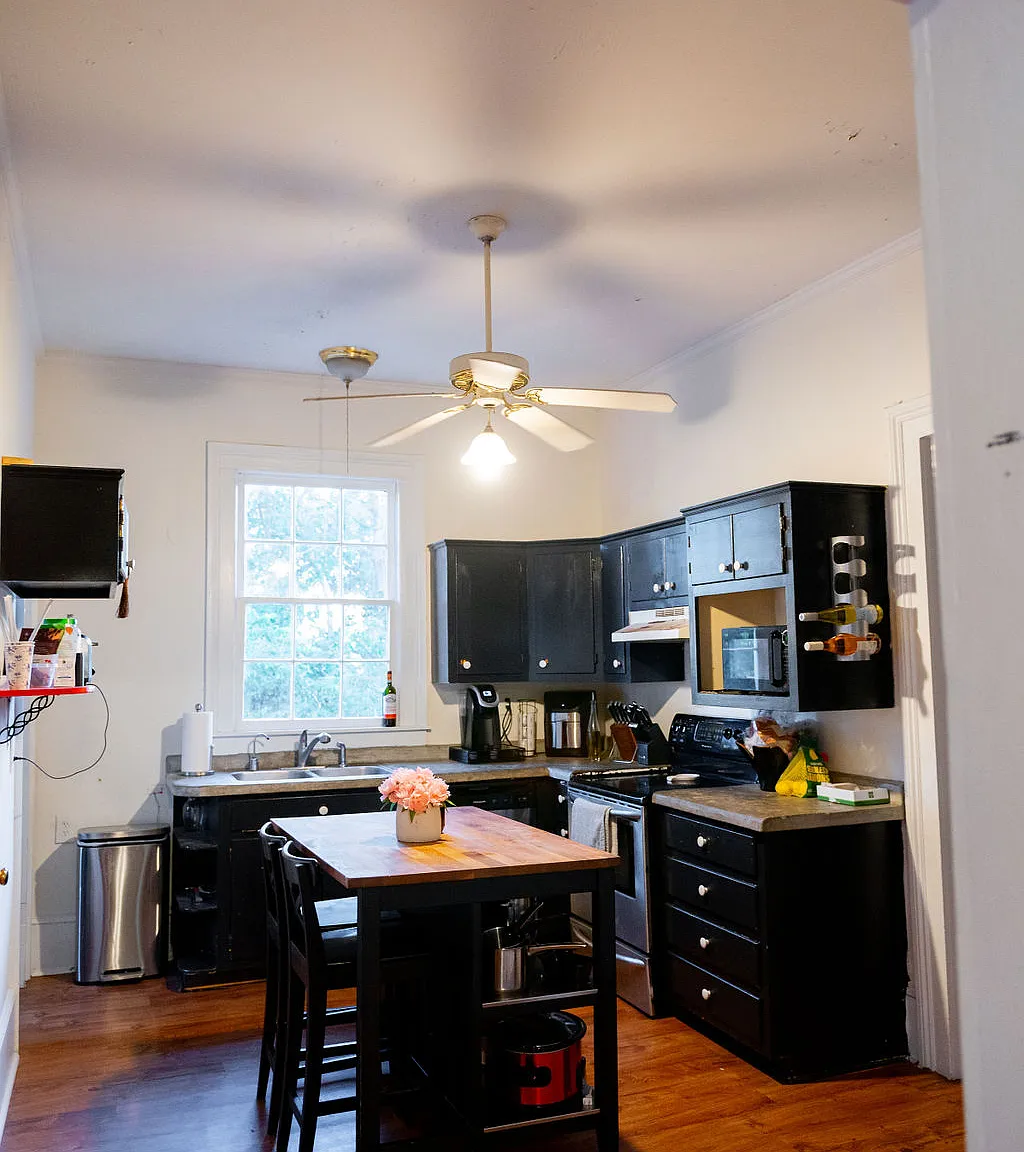 4 bed, 2025 sqft, $6,700 — Photo 4