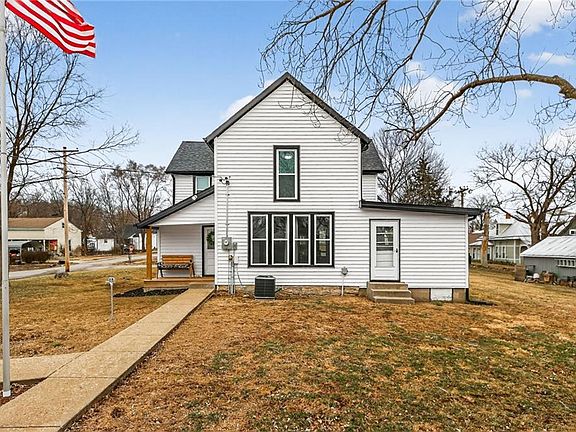 4th image of 207 2nd St