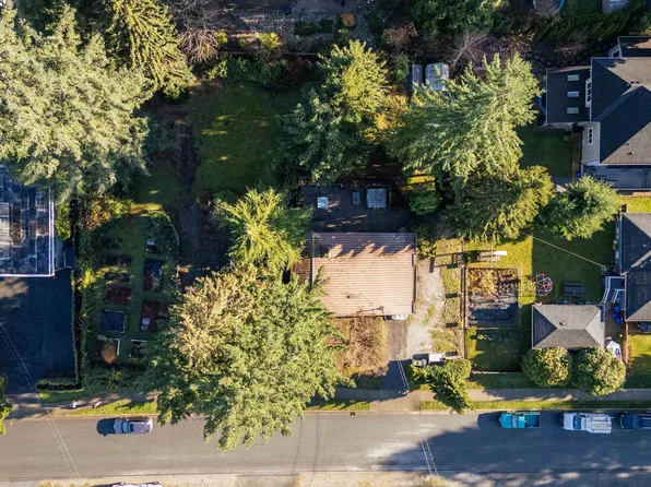 655 Macintosh St, Coquitlam, BC V3J 4Y4