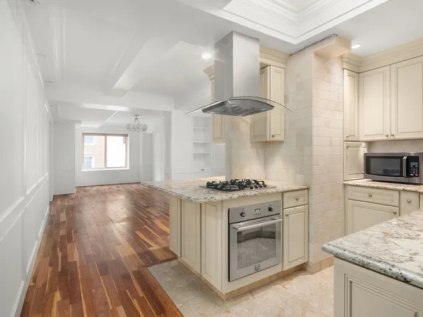 106 Central Park South image 7 of 12