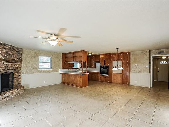 3rd image of 316 Lawana Dr