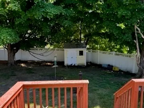 52 Neillian St #1, Bedford, MA 01730