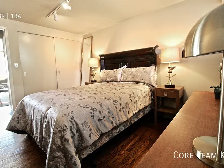 1020 W 44th St #6 — Photo 26