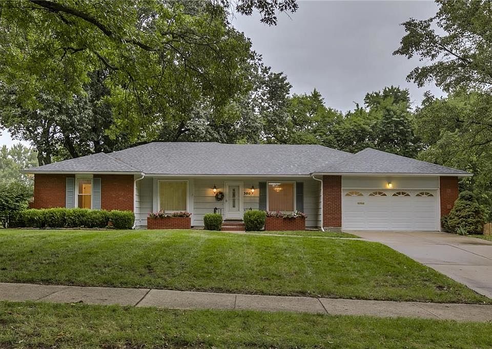 1st image of 300 W 115th St