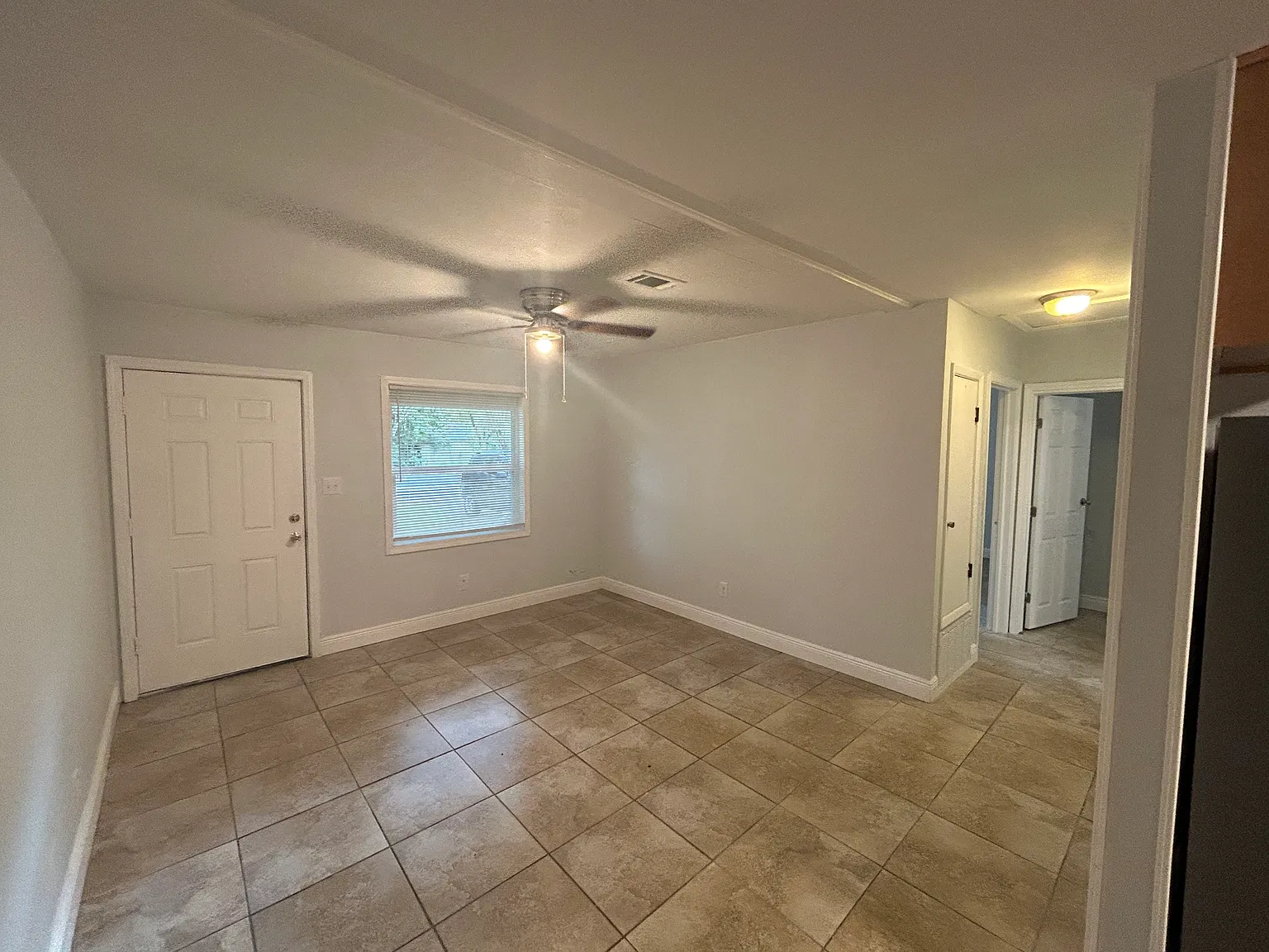 2 bed, 840 sqft, $1,200 — Photo 4