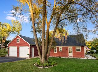 581 Monticello Rd, Batavia, IL 60510