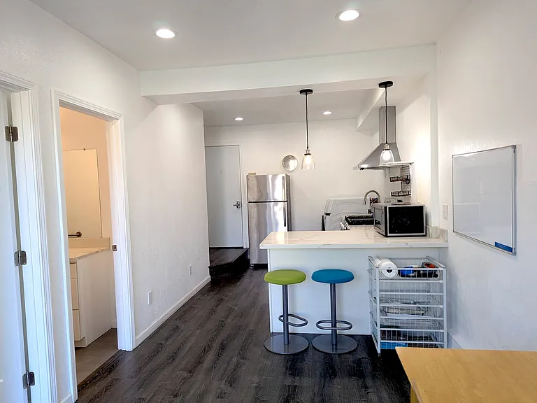 472 16th Ave #B — Photo 2