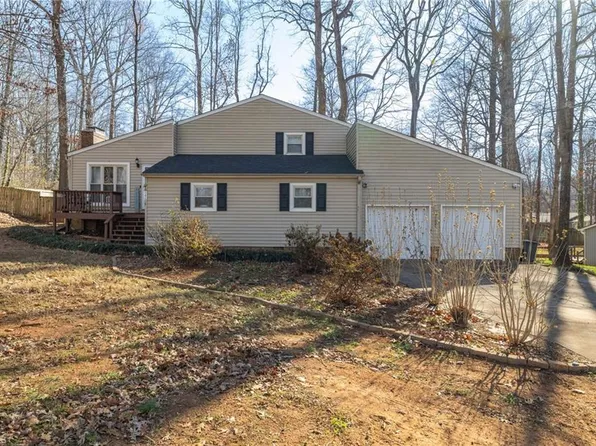 7157 Mantlewood Ln, Kernersville, NC 27284