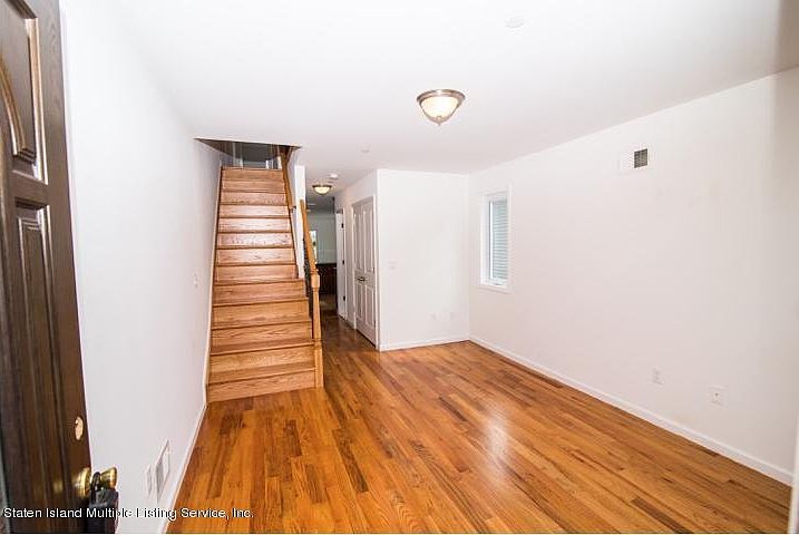 1st image of 497 Lincoln Ave