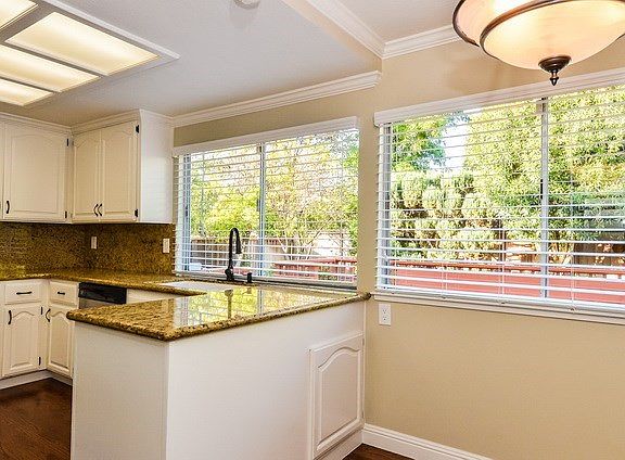 5th image of 1491 Redmond Ave