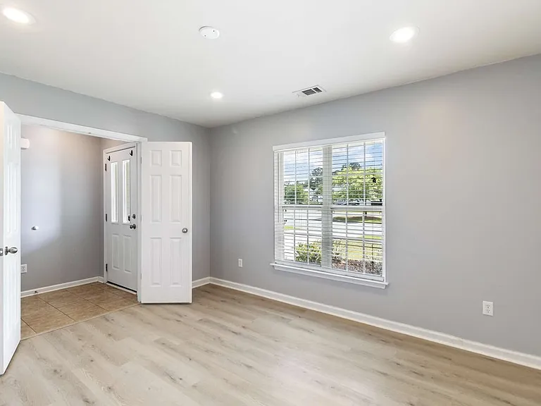 47 Glenwood Ct — Photo 38