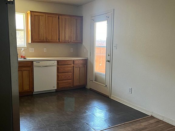 5th image of 1211 Oakhurst Dr