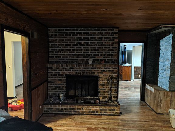2nd image of 1919 Stratford Ln
